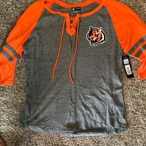 NWT Cincinnati Bengals 3/4 length sleeve team apparel Laceup T-shirt. Size 3X
